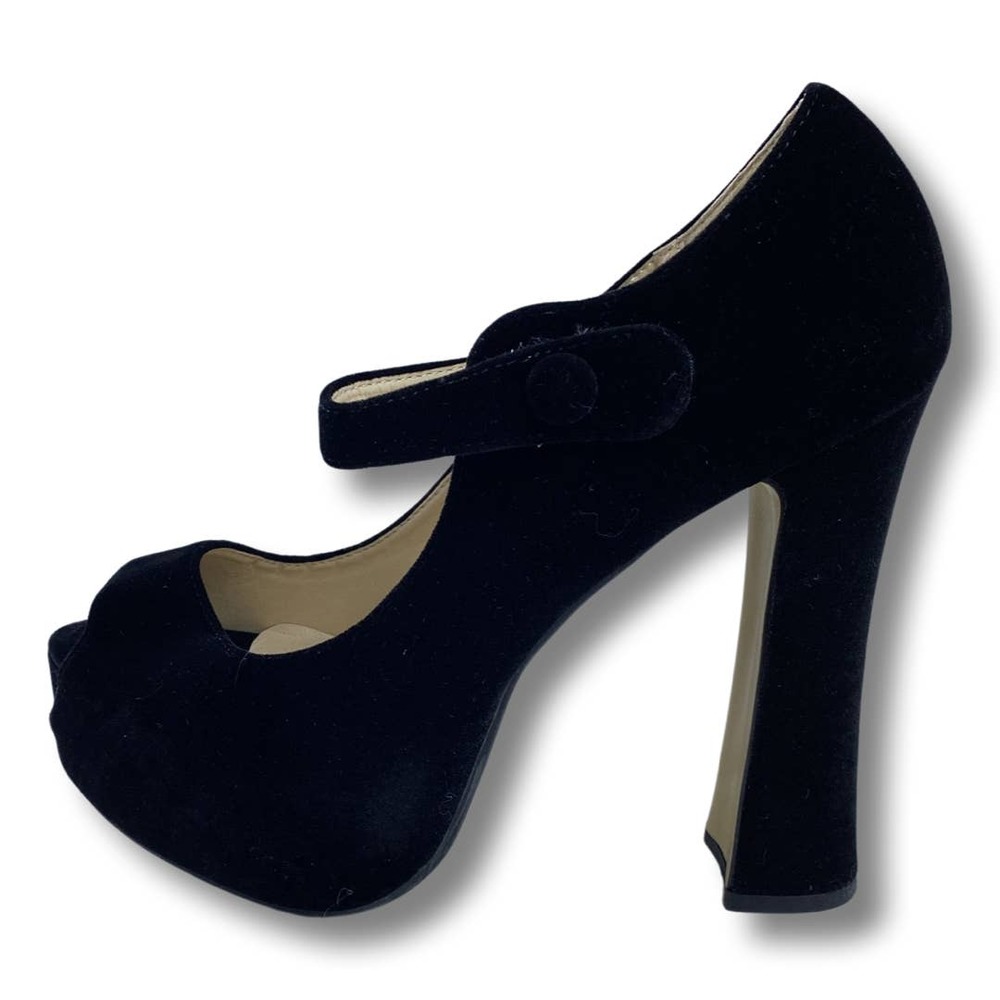 NWOT Ochenta Black Velvet Peep Toe Heels Size 9